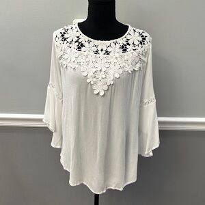 DAVI & DANI White Floral Lace Blouse